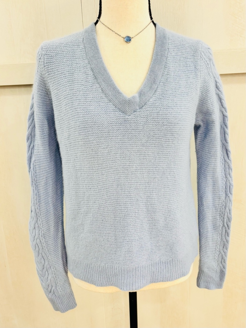 Charter Club 100% Cashmere V-Neck Sweater Size Large Light Blue Cable Sleeve